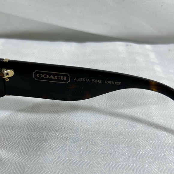 5025: Coach Alberta S845 Tortoise Sunglasses w Case